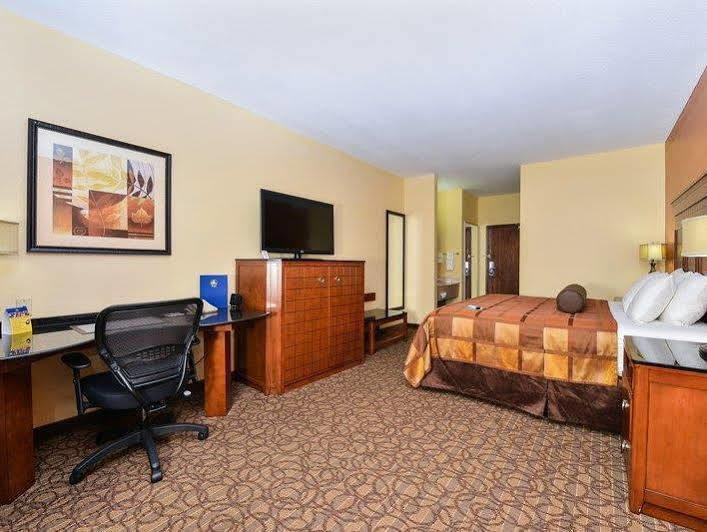 Best Western Plus Midwest Inn & Suites Salina Exterior foto
